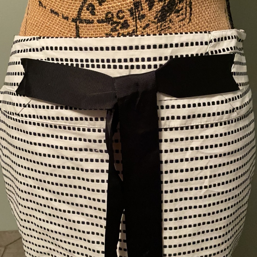Cass white and black skirt. Size 2. - Picture 2 of 10